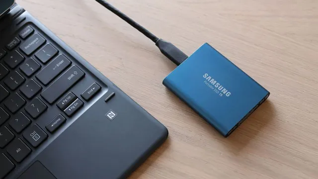 how does an external ssd connect to the pc